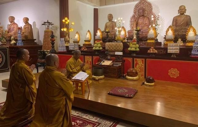 Chư Tăng chùa Diệc (TP.Vinh) tâm niệm Tự tự, kết thúc mùa An cư kiết hạ Phật lịch 2565 Chư Tăng chùa Diệc (TP.Vinh) tâm niệm Tự tự, kết thúc mùa An cư kiết hạ Phật lịch 2565