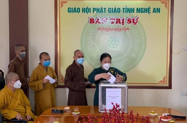 Chư Tăng, Phật tử tham gia ủng hộ chương trình “ Sóng và máy tính cho em”