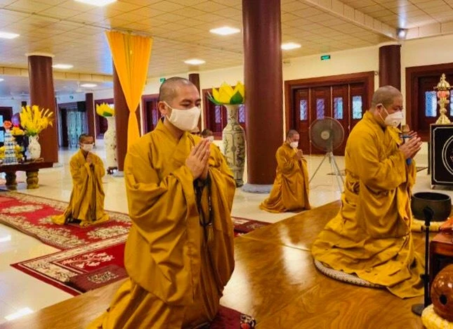 Khóa lễ cầu an cho các vị Tăng tình nguyện tham gia chống dịch Covid-19 TP.HCM Khóa lễ cầu an cho các vị Tăng tình nguyện tham gia chống dịch Covid-19 TP.HCM