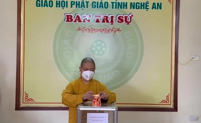 Thượng tọa Thích Thọ Lạc phát tâm ủng hộ chương trình tại buổi lễ phát động