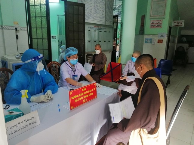 Chư Tăng, Ni khai báo y tế, khám sàng lọc trước khi tiêm phòng