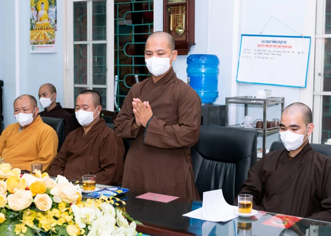 Đại diện chư Tăng phát biểu thể hiện quyết tâm lên đường