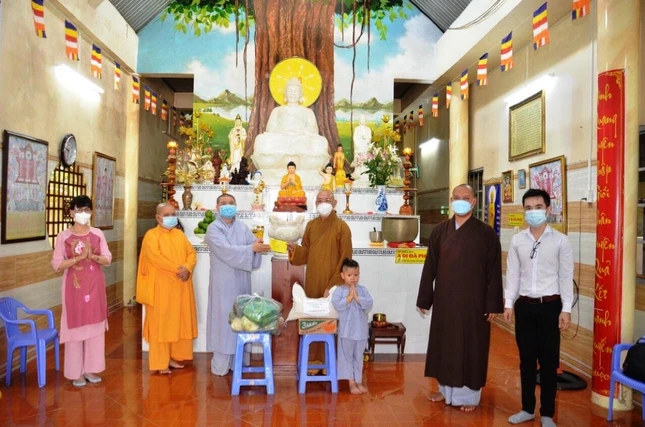 Ban Thường trực Ban Trị sự GHPGVN TP.Cần Thơ thăm, cúng dường các tự viên trên địa bàn