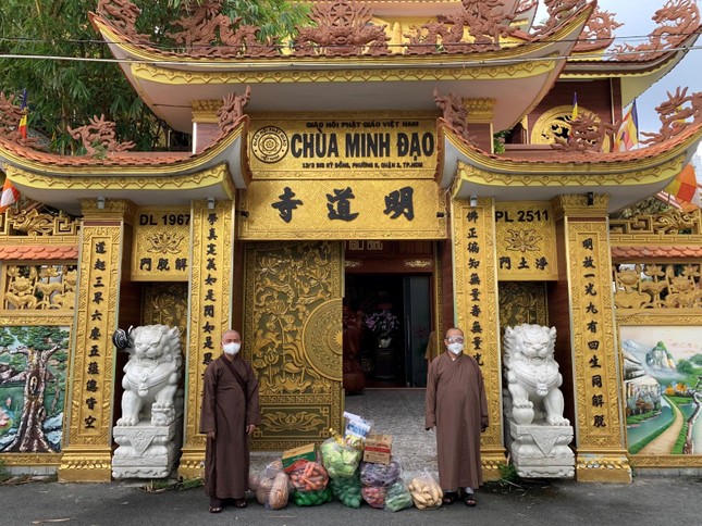 Đoàn Thường trực Ban Trị sự Phật giáo quận 3 cúng dường tại chùa Minh Đạo Đoàn Thường trực Ban Trị sự Phật giáo quận 3 cúng dường tại chùa Minh Đạo