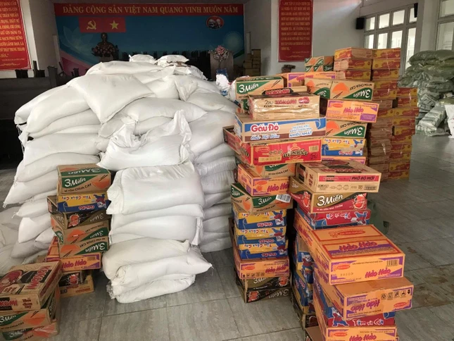 Lương thực, thực phẩm thiết yếu hỗ trợ an sinh cho người dân sinh sống trên địa bàn quận 12