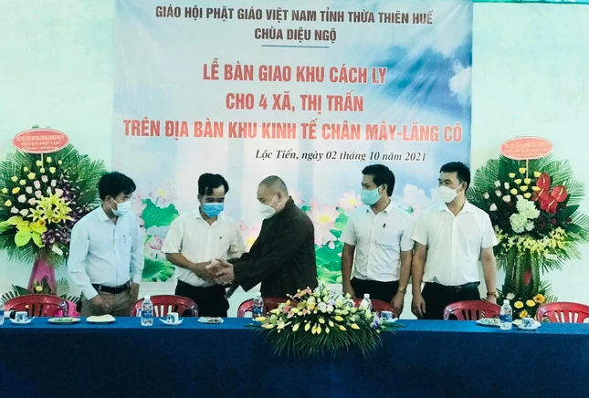 Lễ bàn giao khu cách ly tập trung chùa Diệu Ngộ cho 4 xã, thị trấn khu kinh tế Chân Mây - Lăng Cô.