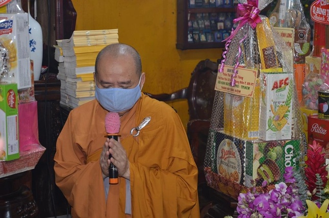 Thượng tọa Thích Thiện An, trụ trì chùa Thiên Hưng cảm tạ đến chư tôn đức Ban Trị sự Phật giáo quận Bình Thạnh