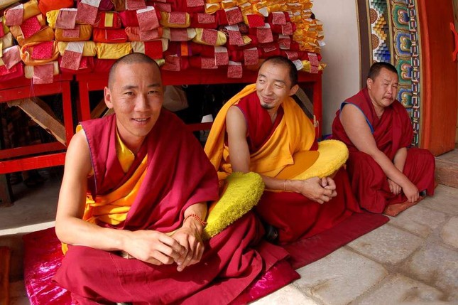 Chư Tăng theo truyền thống Gelug chiếm đa số tại Học viện Aginsky Datsan Chư Tăng theo truyền thống Gelug chiếm đa số tại Học viện Aginsky Datsan