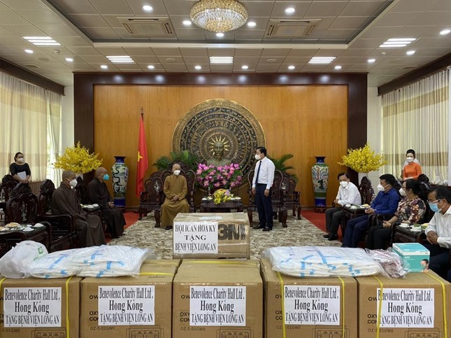 Đại diện lãnh đạo các ban, ngành tỉnh Long An tiếp đoàn Ban Trị sự Phật giáo tỉnh