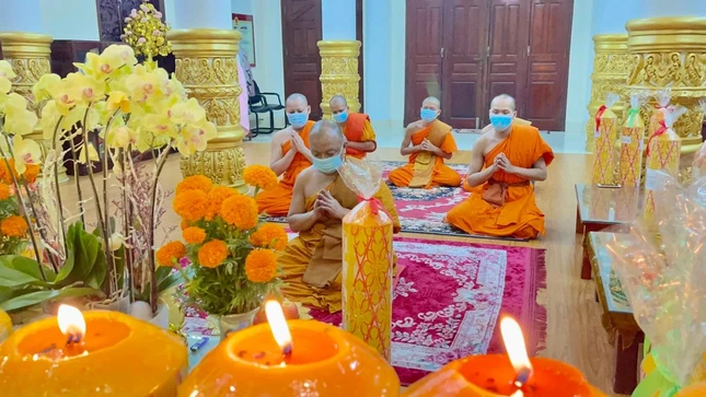 Thời kinh mãn hạ của chư Tăng chùa PituKhôsaRăngSay Thời kinh mãn hạ của chư Tăng chùa PituKhôsaRăngSay