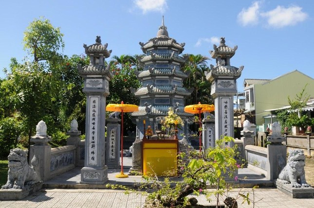 Bảo tháp của cố Hòa thượng Thích Viên Mãn được tôn trí trang nghiêm bên phải khuôn viên chùa Kỳ Viên, nơi mà ngài đã đặt những viên gạch đầu tiên kiến tạo.