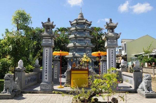 Bảo tháp của cố Hòa thượng Thích Viên Mãn được tôn trí trang nghiêm bên phải khuôn viên chùa Kỳ Viên, nơi mà ngài đã đặt những viên gạch đầu tiên kiến tạo.