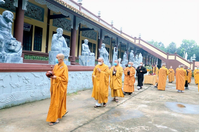 Lễ sái tịnh, an vị tôn tượng Thập bát La Hán tại Trung tâm Văn hóa tượng Niết-bàn (chùa Hội Khánh) Lễ sái tịnh, an vị tôn tượng Thập bát La Hán tại Trung tâm Văn hóa tượng Niết-bàn (chùa Hội Khánh)