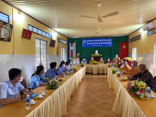 Quang cảnh buổi thăm và làm việc của Ban Tôn giáo Chính phủ với Ban Trị sự Phật giáo tỉnh Tây Ninh