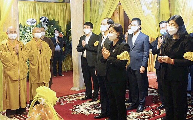 Đoàn đại biểu Thành ủy, Hội đồng Nhân dân, UBND, Ủy ban MTTQVN TP.Hà Nội thắp hương tưởng niệm Đại lão Hòa thượng Thích Phổ Tuệ