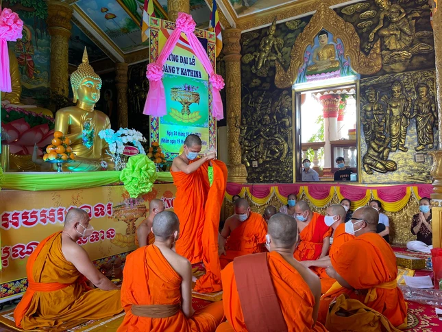 Chư Tỳ-kheo Tăng thọ y Kathina Chư Tỳ-kheo Tăng thọ y Kathina