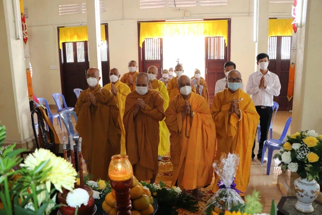 Chư tôn đức Tăng, Ni thành kính tưởng niệm Đại lão Hòa thượng Thích Phổ Tuệ