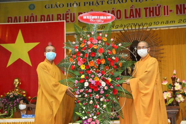 Lẵng hoa của Ban Trị sự Phật giáo TP.Buôn Ma Thuột chúc mừng đại hội