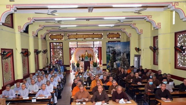 Chư tôn đức Tăng Ni trên địa bàn quận Bình Thạnh tham dự lớp tập huấn văn phòng hành chánh điện tử tại chùa Hòa Khánh, ngày 18-4-2021 - Ảnh: Nguyên Tài Chư tôn đức Tăng Ni trên địa bàn quận Bình Thạnh tham dự lớp tập huấn văn phòng hành chánh điện tử tại chùa Hòa Khánh, ngày 18-4-2021 - Ảnh: Nguyên Tài