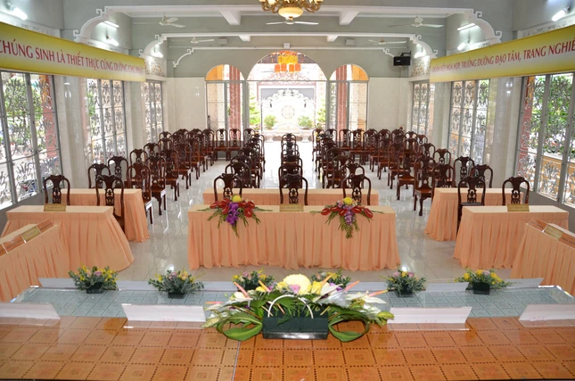 Hội trường chính đã sẵn sàng cho Đại hội đại biểu Phật giáo quận Bình Thạnh
