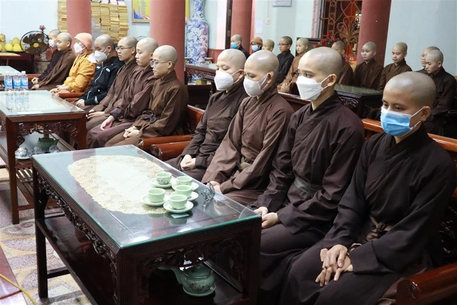 Các giới tử Ni trong buổi nghe giáo giới Các giới tử Ni trong buổi nghe giáo giới