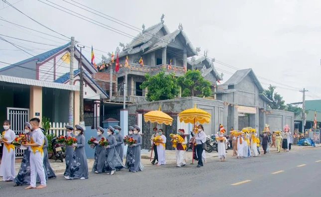 Phật tử nhiễu Phật