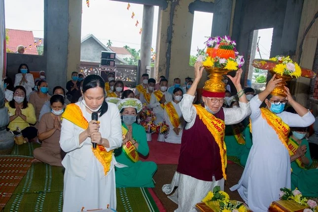 Đại diện thí chủ tác bạch dâng y