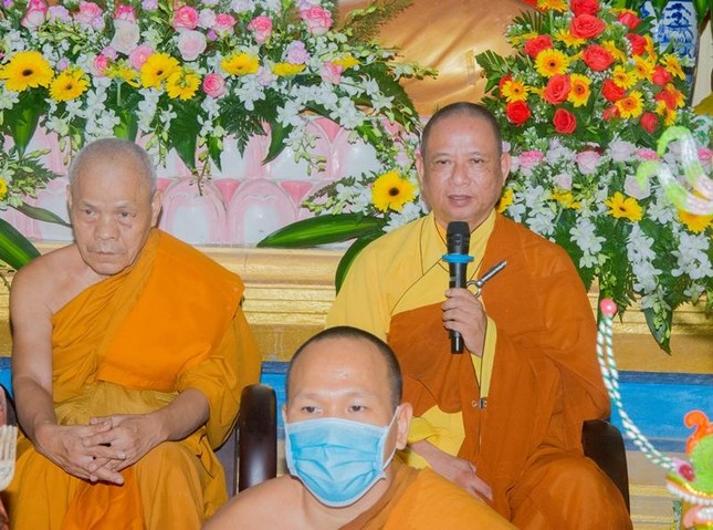 Hòa thượng Thích Phước Minh ban đạo từ Hòa thượng Thích Phước Minh ban đạo từ