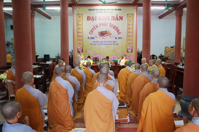 Giới tử Tỳ-kheo-ni tác bạch thỉnh tam sư và chư vị tôn chứng