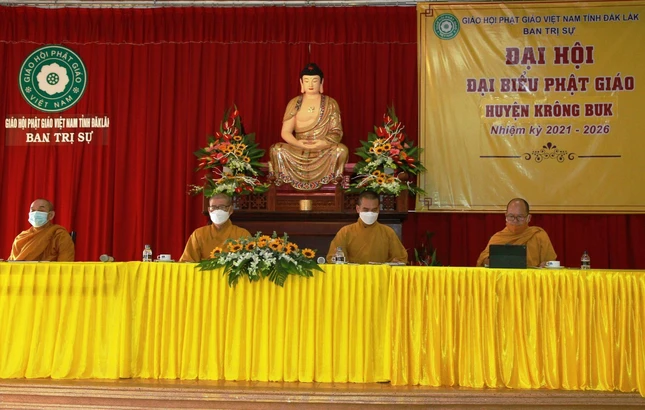 Chư tôn đức chứng minh tại điểm cầu hội trường Ban Trị sự Phật giáo tỉnh Đắk Lắk