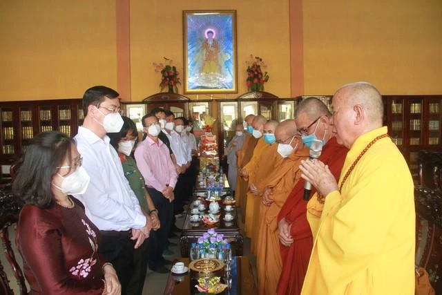 Hòa thượng Thích Quảng Hiển thay mặt Ban Thường trực Ban Trị sự Phật giáo tỉnh BR-VT cảm ơn lãnh đạo tỉnh