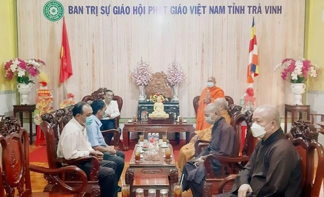 Quang cảnh buổi thăm, chúc mừng tại Ban Trị sự GHPGVN tỉnh Trà Vinh