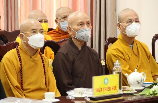 Chư tôn đức Hội đồng Chứng minh, Hội đồng Trị sự tham dự lễ Chư tôn đức Hội đồng Chứng minh, Hội đồng Trị sự tham dự lễ