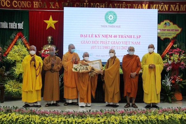 Hòa thượng Thích Khế Chơn trao Bằng tuyên dương công đức của Hội đồng Trị sự GHPGVN đến tập thể Ban Trị sự Phật giáo tỉnh Thừa Thiên Huế Hòa thượng Thích Khế Chơn trao Bằng tuyên dương công đức của Hội đồng Trị sự GHPGVN đến tập thể Ban Trị sự Phật giáo tỉnh Thừa Thiên Huế