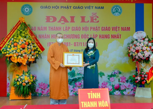 Trao Bằng khen của Bộ Nội vụ đến Thượng tọa Thích Tâm Đức, Trưởng ban Trị sự GHPGVN tỉnh Thanh Hóa