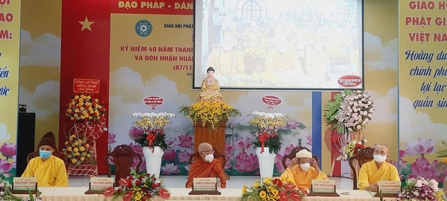 Chư tôn đức tham dự lễ Kỷ niệm 40 năm thành lập GHPGVN tại Hội trường Ủy ban MTTQVN tỉnh Đồng Tháp (TP.Cao Lãnh) Chư tôn đức tham dự lễ Kỷ niệm 40 năm thành lập GHPGVN tại Hội trường Ủy ban MTTQVN tỉnh Đồng Tháp (TP.Cao Lãnh)