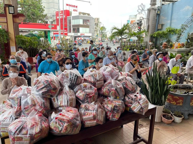 Những phần quà nghĩa tình gửi đến Hội Người khiếm thị