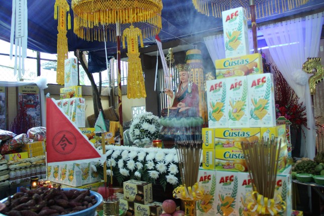 Những lễ vật cúng thí đến chư vị tiên linh - Ảnh: Nguyên Bảo