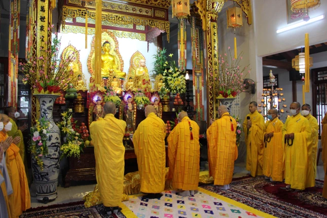 Chư tôn đức Tăng, Ni trong thời kinh cầu nguyện Giác linh cố Ni trưởng Thích nữ Tâm Đăng Chư tôn đức Tăng, Ni trong thời kinh cầu nguyện Giác linh cố Ni trưởng Thích nữ Tâm Đăng