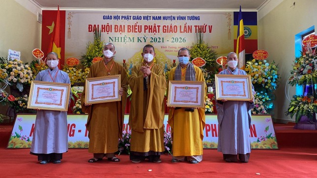 Chư tôn đức nhận Bằng tuyên dương công đức