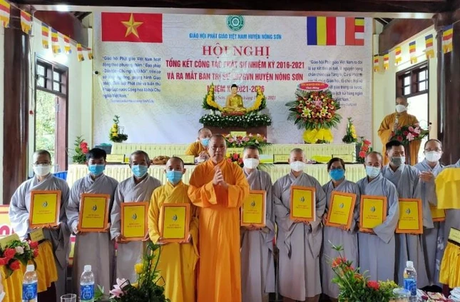Tân Ban Trị sự GHPGVN huyện Nông Sơn nhiệm kỳ 2021-2026 nhận Quyết định chuẩn y nhân sự