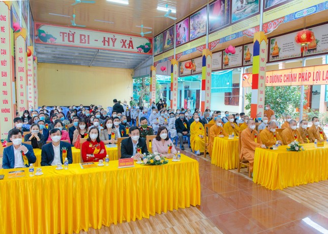 Chư tôn đức, đại biểu chính quyền các cấp và Phật tử tham dự hội nghị