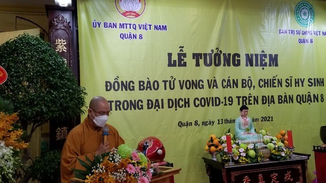 Thượng tọa Thích Trí Trường đọc diễn văn tưởng niệm