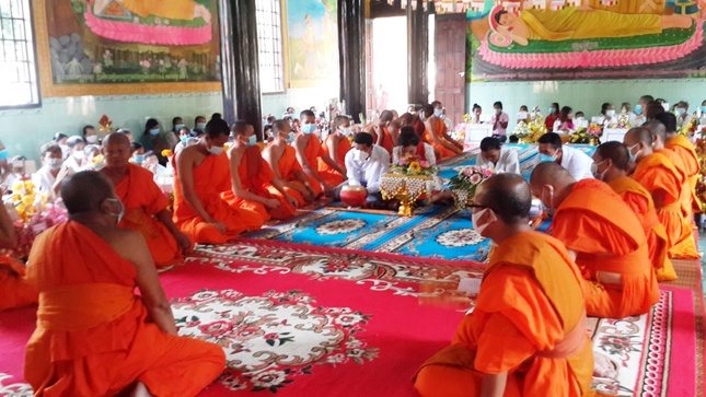 Buổi lễ dân y Kathina diễn ra tại giảng đường Buổi lễ dân y Kathina diễn ra tại giảng đường