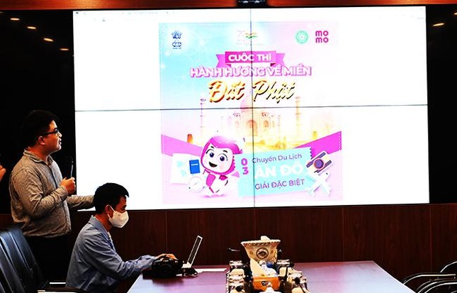 Ông Đàm Trung Huy giới thiệu thể lệ tham dự cuộc thi Ông Đàm Trung Huy giới thiệu thể lệ tham dự cuộc thi