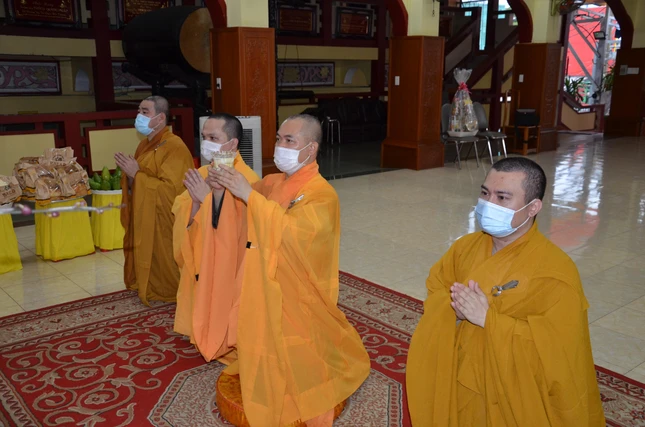 Thượng tọa Thích Quảng Pháp cùng môn nhơn đệ tử thành kính tưởng niệm Giác linh cố Hòa thượng