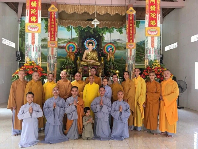 Sư phụ và huynh đệ chúng tôi tại chùa An Phước Sư phụ và huynh đệ chúng tôi tại chùa An Phước