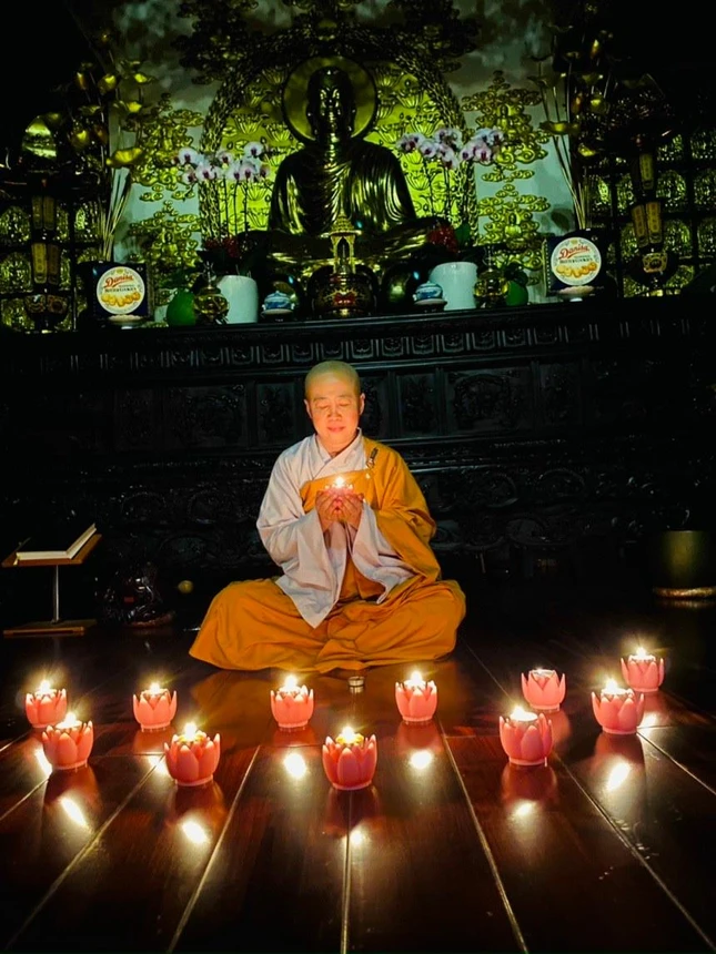 Lễ cầu nguyện bằng hình thức trực tuyến tại chùa Long Phước do Ni sư Huệ Dâng tổ chức