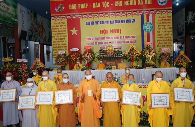 Tập thể, cá nhân nhận Bằng tuyên dương công đức