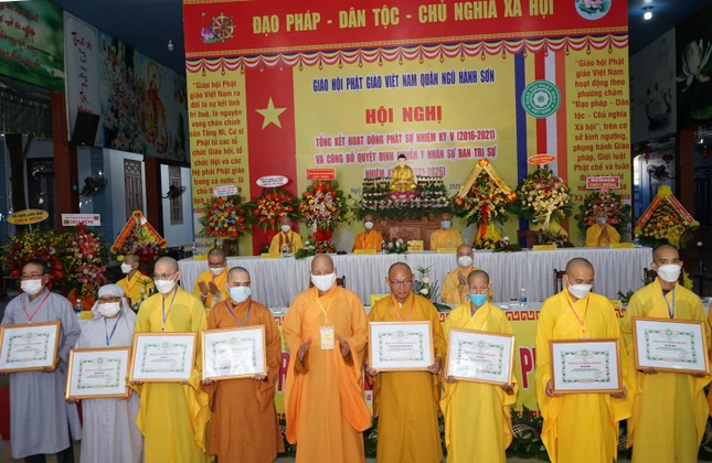 Tập thể, cá nhân nhận Bằng tuyên dương công đức Tập thể, cá nhân nhận Bằng tuyên dương công đức